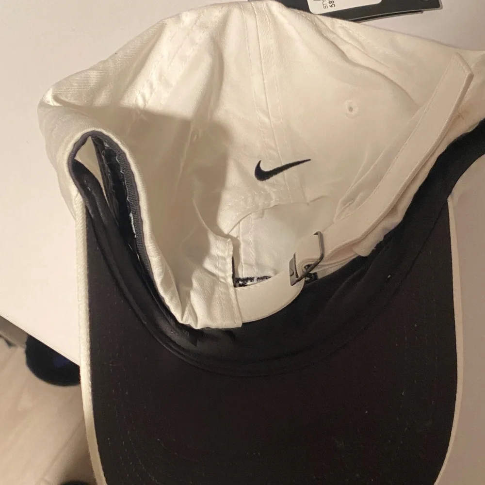 Nike White Dri-FIT Baseball:/Golf Cap with Tags - Picture 3 of 3